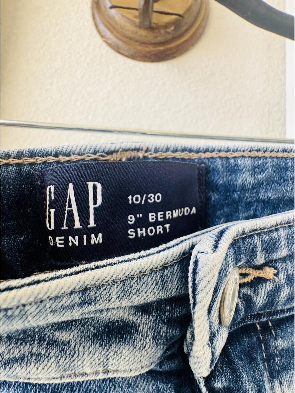 GAP Denim 9" Bermuda Shorts Size 10/30 - Picture 4 of 9